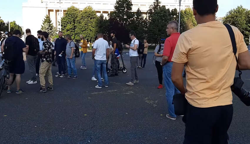 Protest N Pia A Victoriei Protestatarii Rezist I Cer Demisia